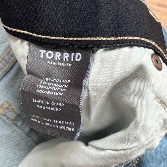 Torrid NWT High Rise Short Short Classic Distressed Denim Women's Size 14 - Picture 6 of 7